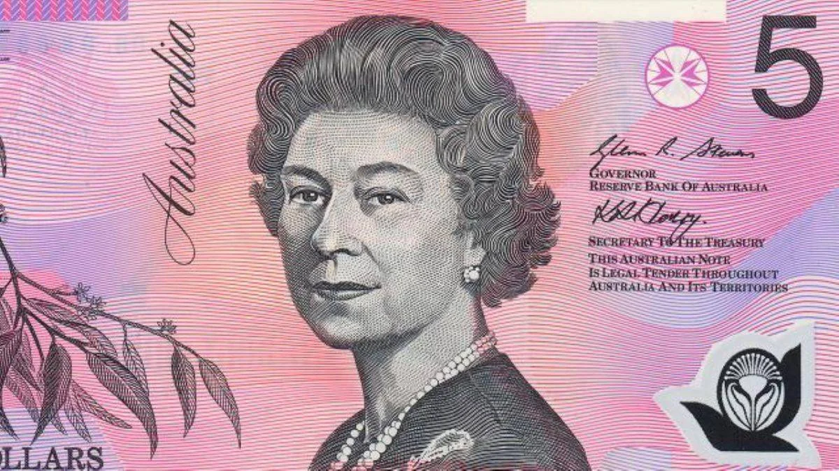 Avustralya 5 dolarlık banknotlardan kraliyet ailesini çıkartıyor