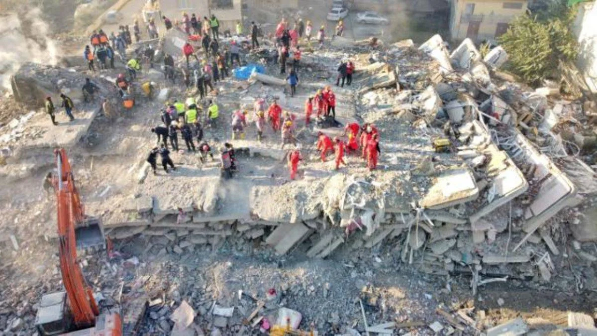 Azerbaycanlı ekipler Kahramanmaraş'ta 37 kişiyi enkaz altından kurtardı