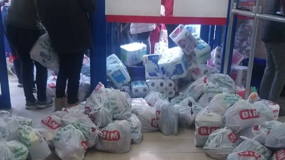 BİM'den deprem bölgesinde 100'ü aşkın mağazasında bedava ürün dağıtımı