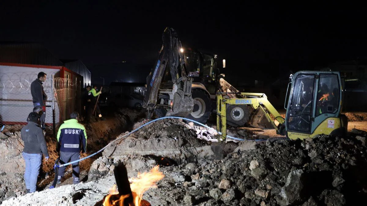 BUSKİ'nin Hatay'da da gecesi-gündüzü yok