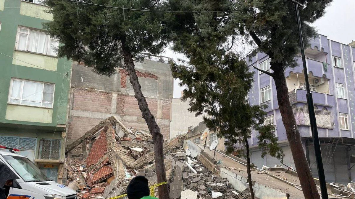 Cumhurbaşkanlığı'na ait 2 uçak deprem bölgesine gidiyor