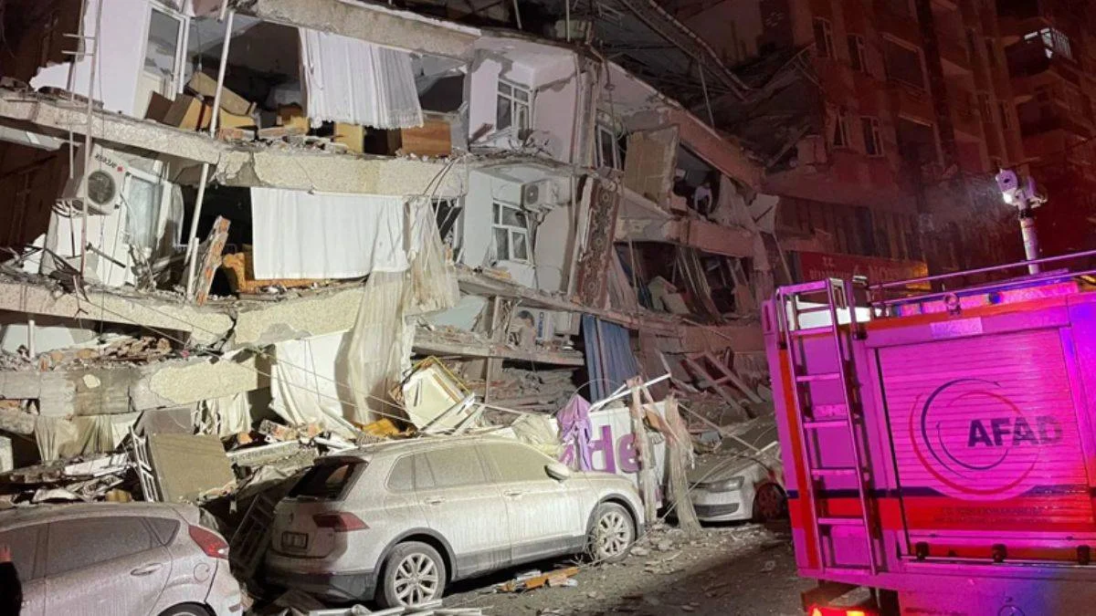 Deprem sonrası Türkiye'ye ilk yardım Azerbaycan'dan