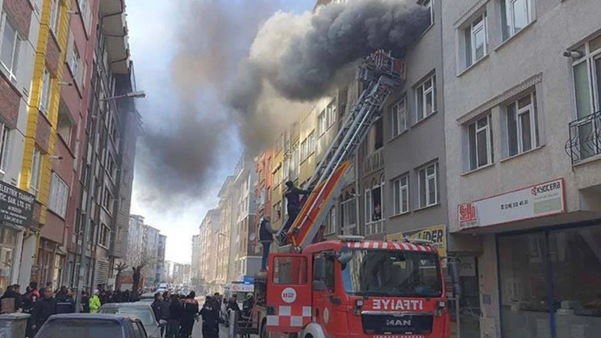 Depremden kurtulup kızının yanına geldi, yangında hayatını kaybetti