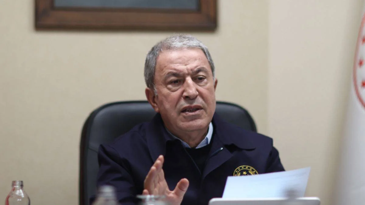 'Depremden sonra asker kışladan geç çıkarıldı' iddiasına Bakan Akar'dan yanıt
