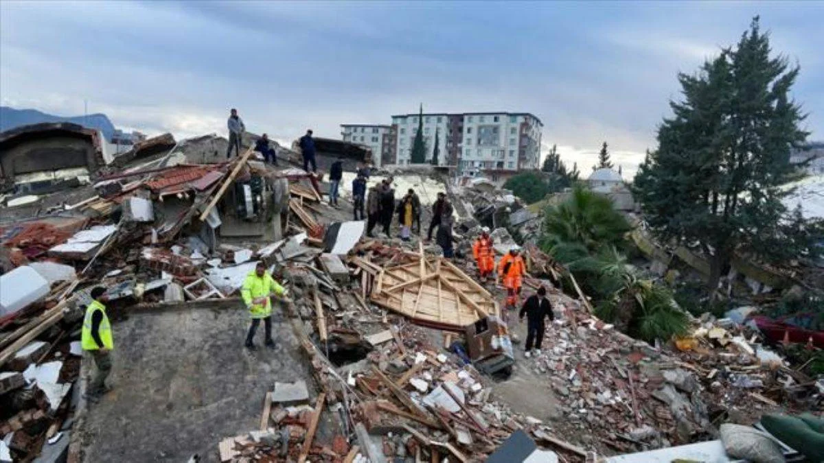 Depremlerde hayatını kaybedenlerin sayısı 12 bin 873'e yükseldi