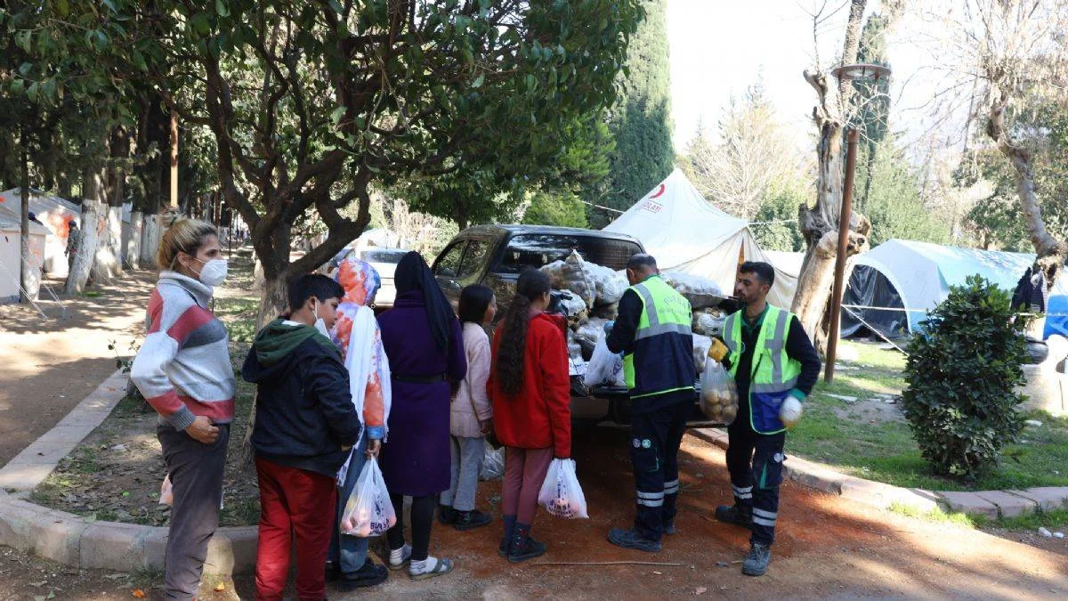 Depremzedenin meyve-sebzesi Bursa'dan