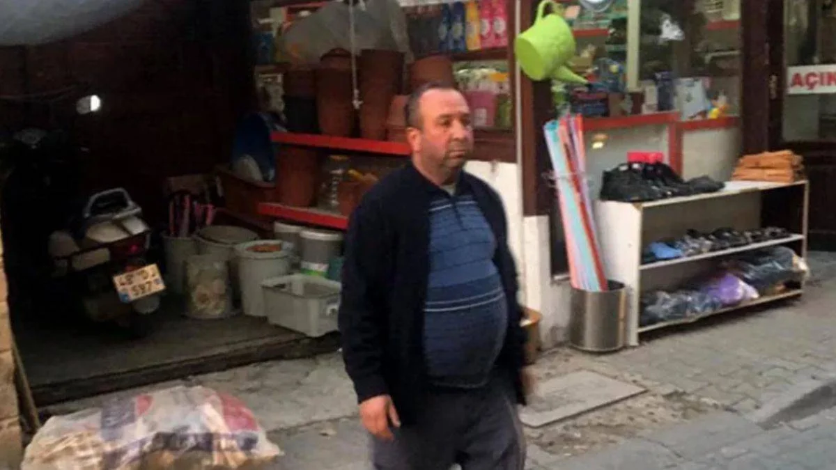 'Depremzedeyim' diye topladığı eşyaları satarken yakalandı