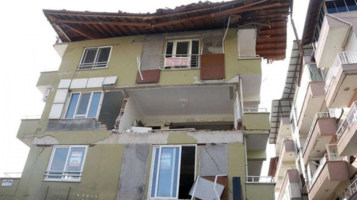 Hatay'da geriye 'Satılık' ve 'Kiralık' yazıları kaldı