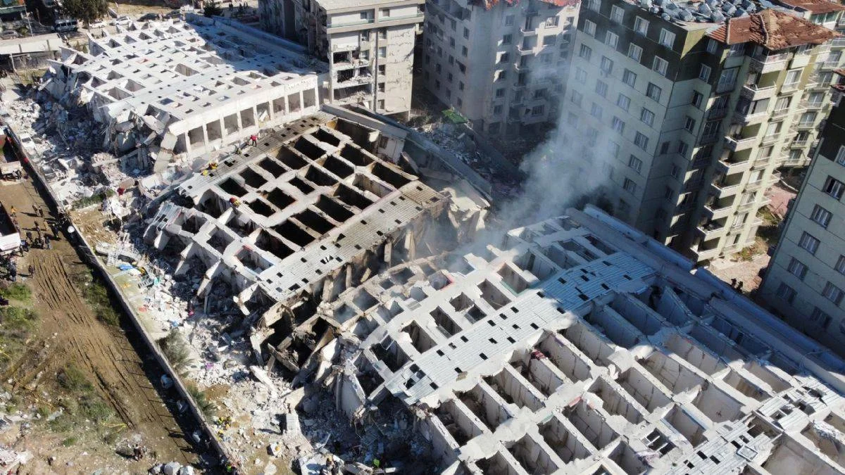 Hatay'da yerle bir olan sitenin sahibi yakalandı