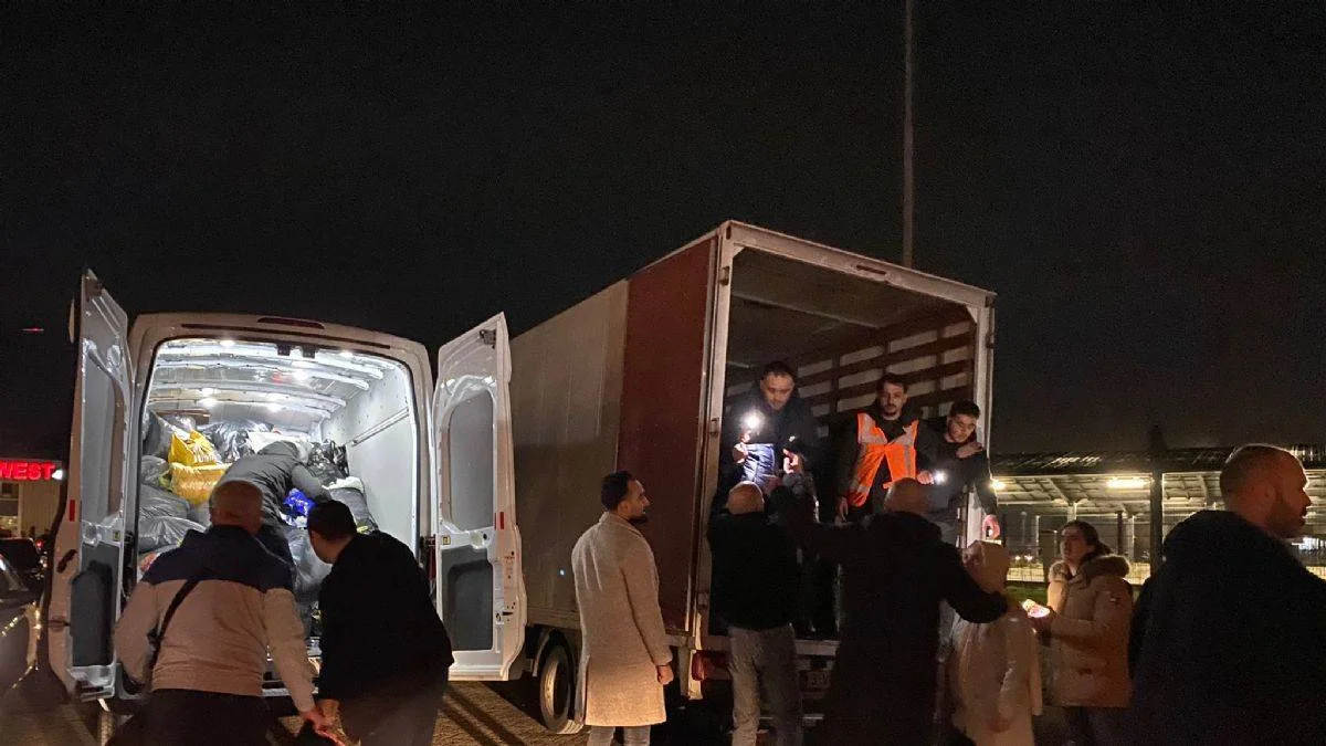 Hollanda'daki Türkler deprem yardımı için seferber oldu