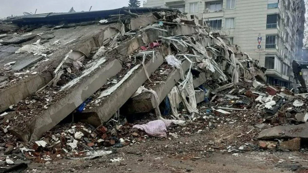Hükümetin ve muhafazakarlarin deprem yardimlari