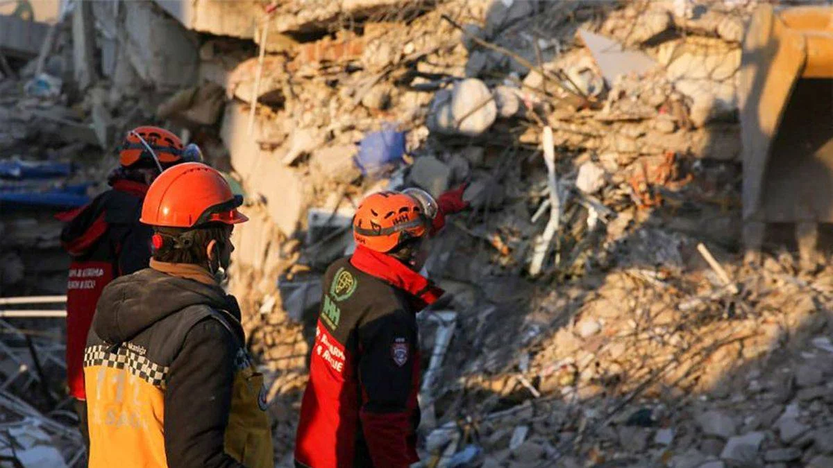 İHH 5 bin 852 kişiyle deprem bölgesinde