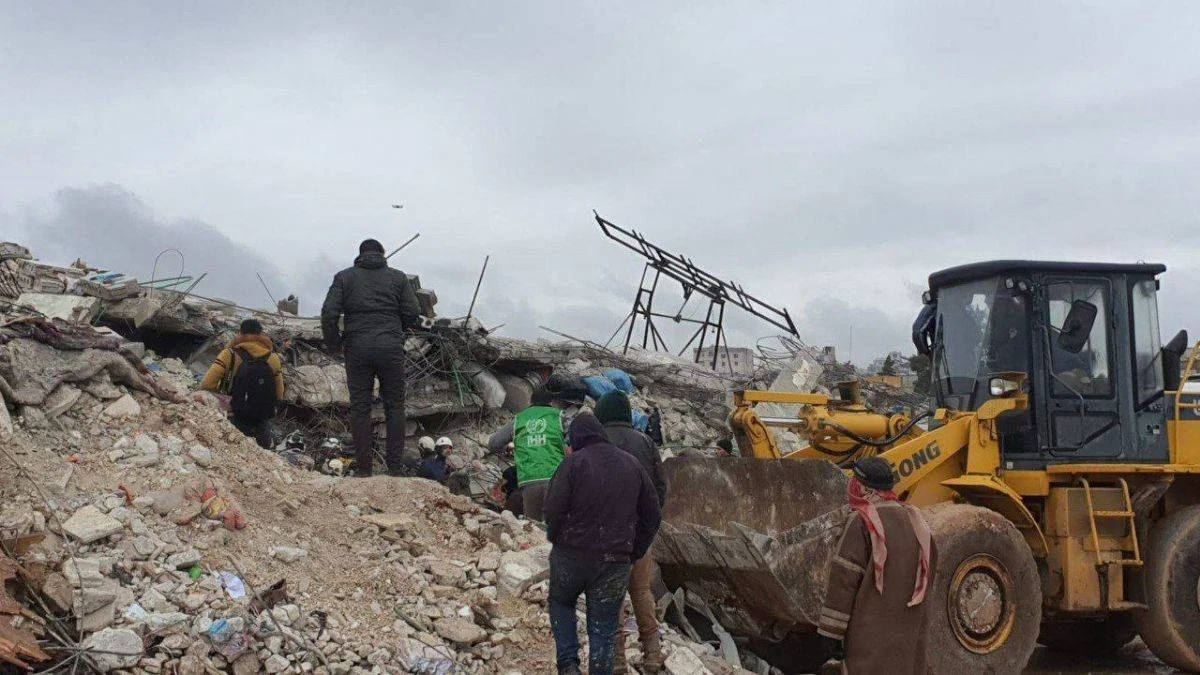 İHH tüm imkânlarıyla deprem bölgesinde