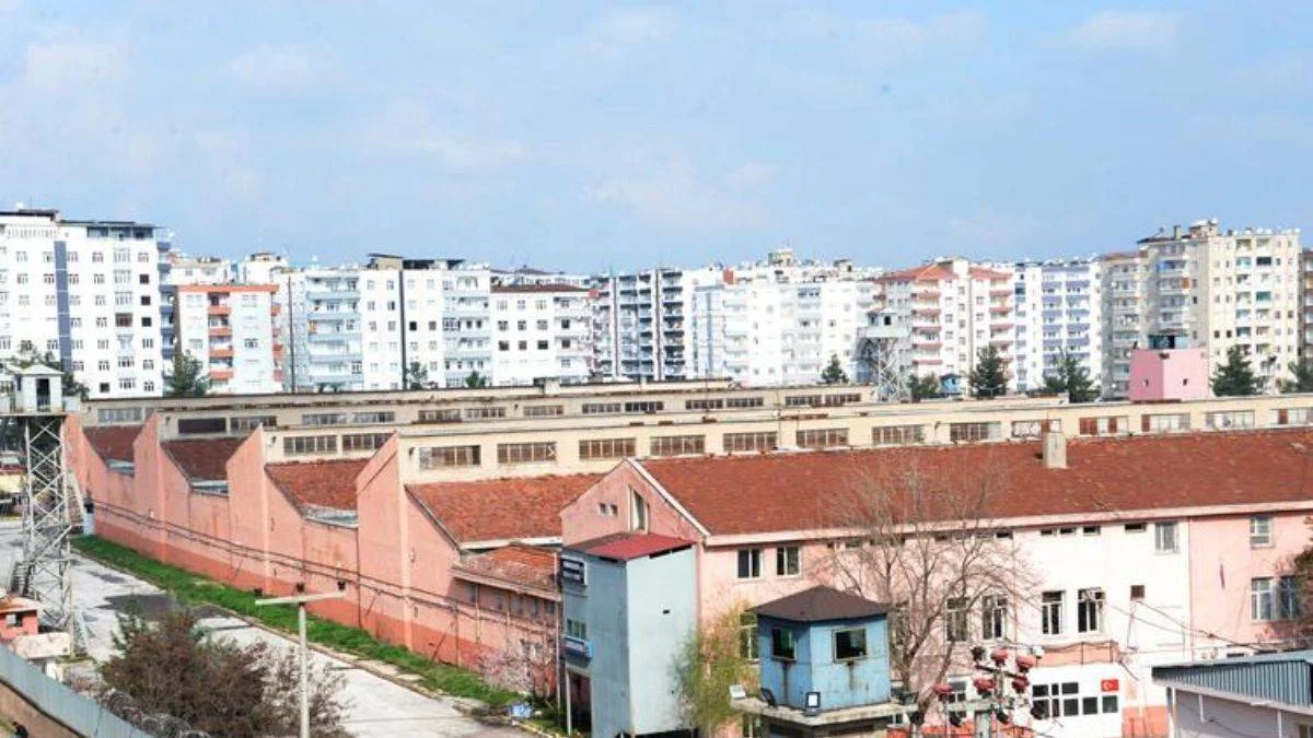 43 yıllık cezaevi sağlam, 20 yıllık olan çürük çıktı