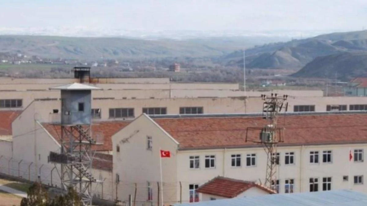 Cezaevi'ne 'deprem' tahliyesi; savcılıktan açıklama