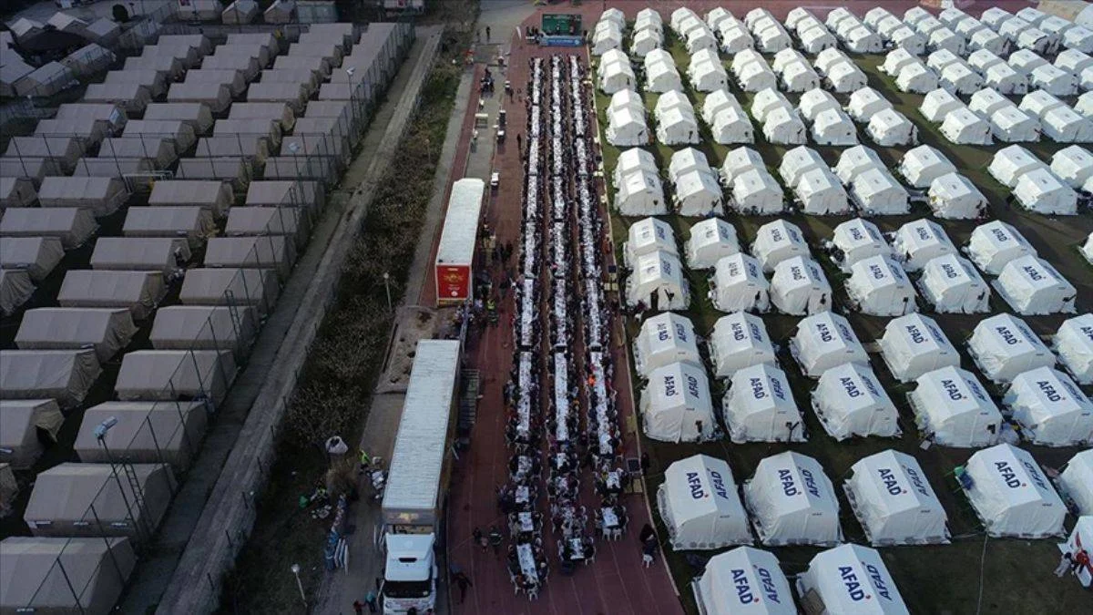 Deprem bölgesinde ilk iftar