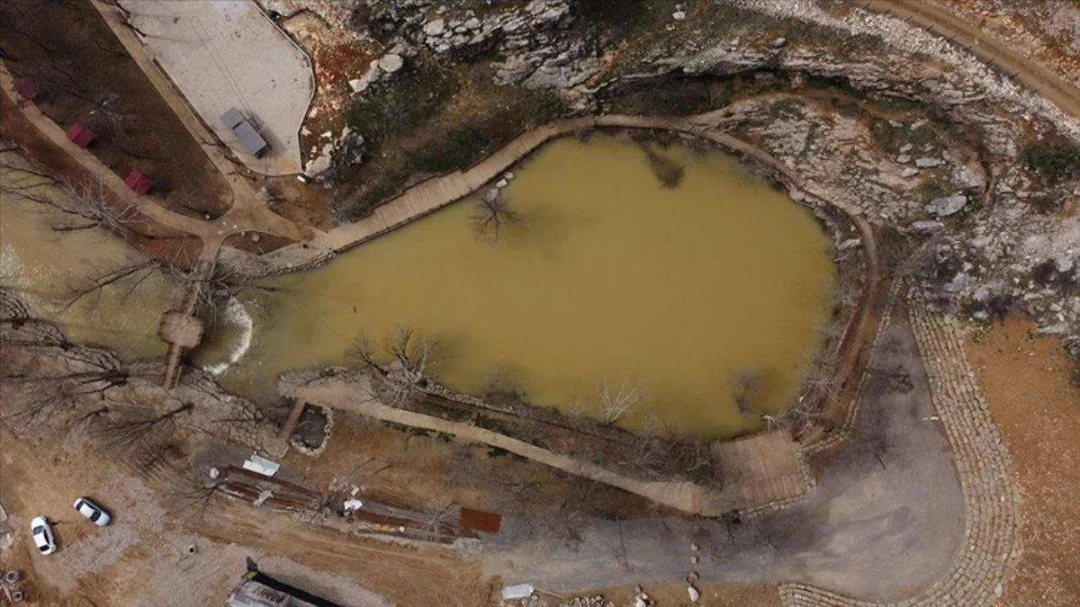 Deprem Kahramanmaraş'taki gölün rengini değiştirdi
