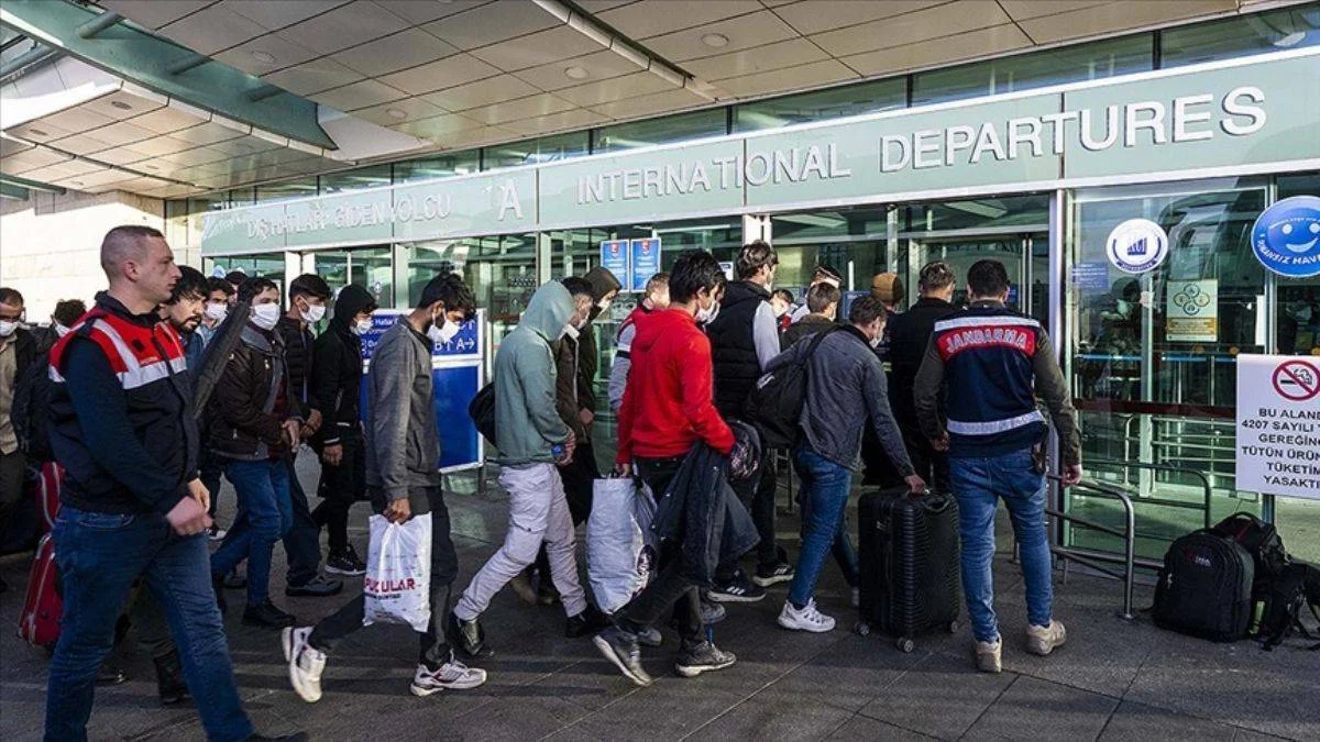 Göç İdaresi: 19 bin 405 göçmen sınır dışı edildi