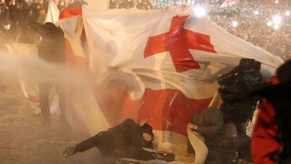 Gürcistan'da protesto sebebi 'yabancı ajan' yasa tasarısı geri çekilecek