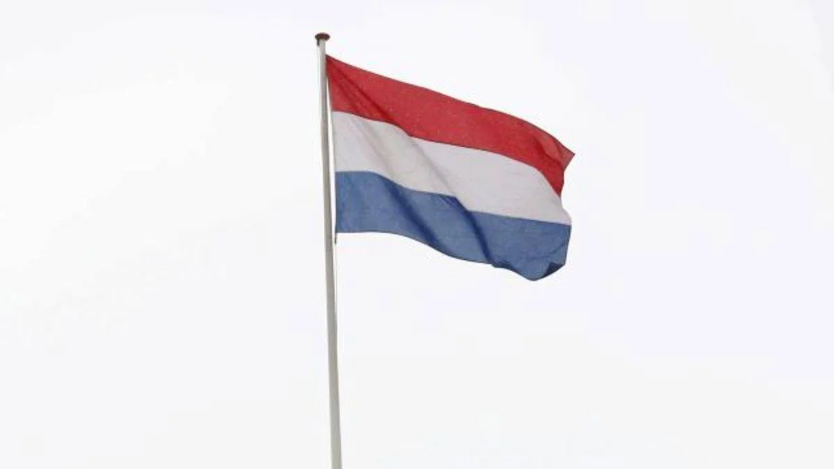 Hollanda'da polis çevrecilere müdahale etti