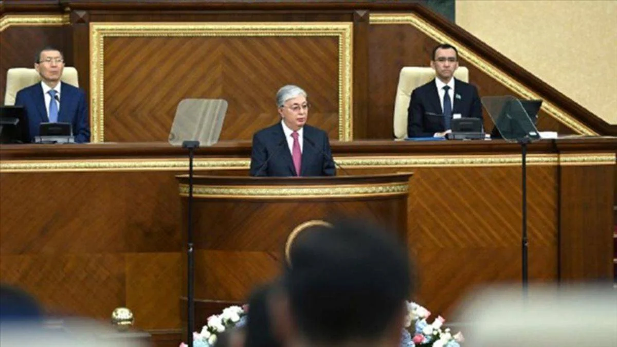 Kazakistan'da siyasi sistem değişimi; hükümet istifa etti