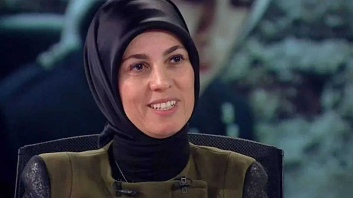 Merve Kavakcı görevden alındı