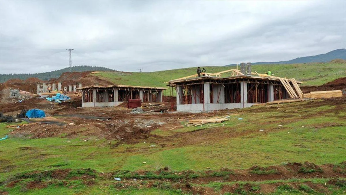 Nurdağı'nda inşa edilen köy tipi afet evleri