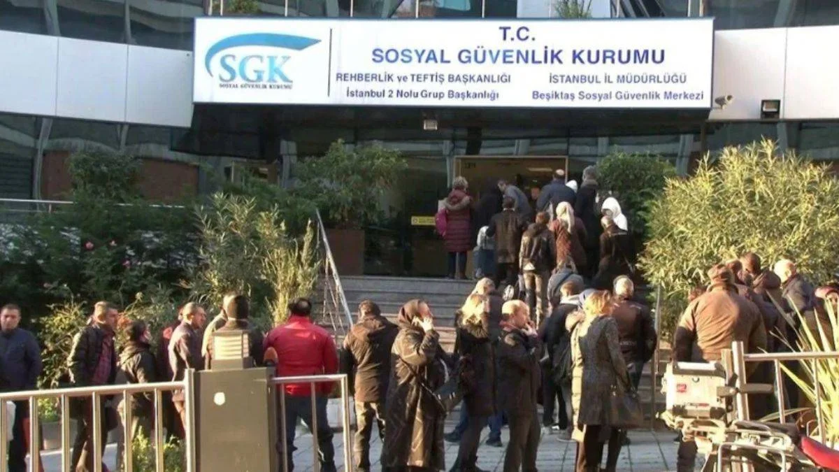 SGK'dan EYT açıklaması: 'Emekli olur' yazısına gerek yok