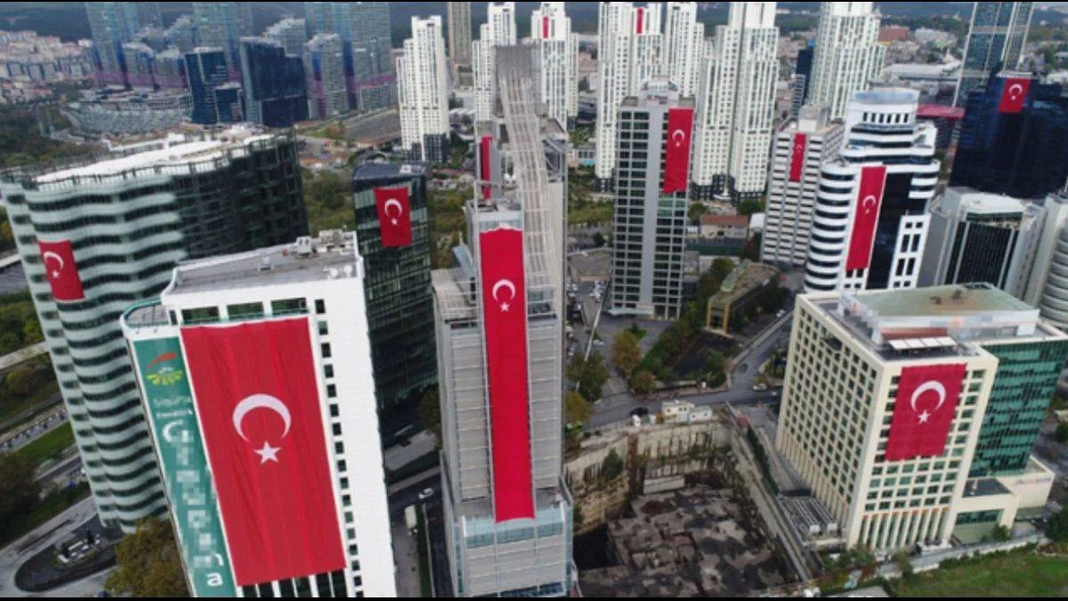 "Türk milletinin yıldızının parlayacağına inanmak havanda su döğmek midir?"