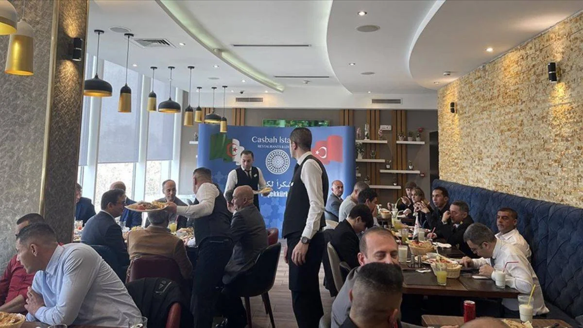 Türkiye'den Cezayir ekibinin onuruna yemek