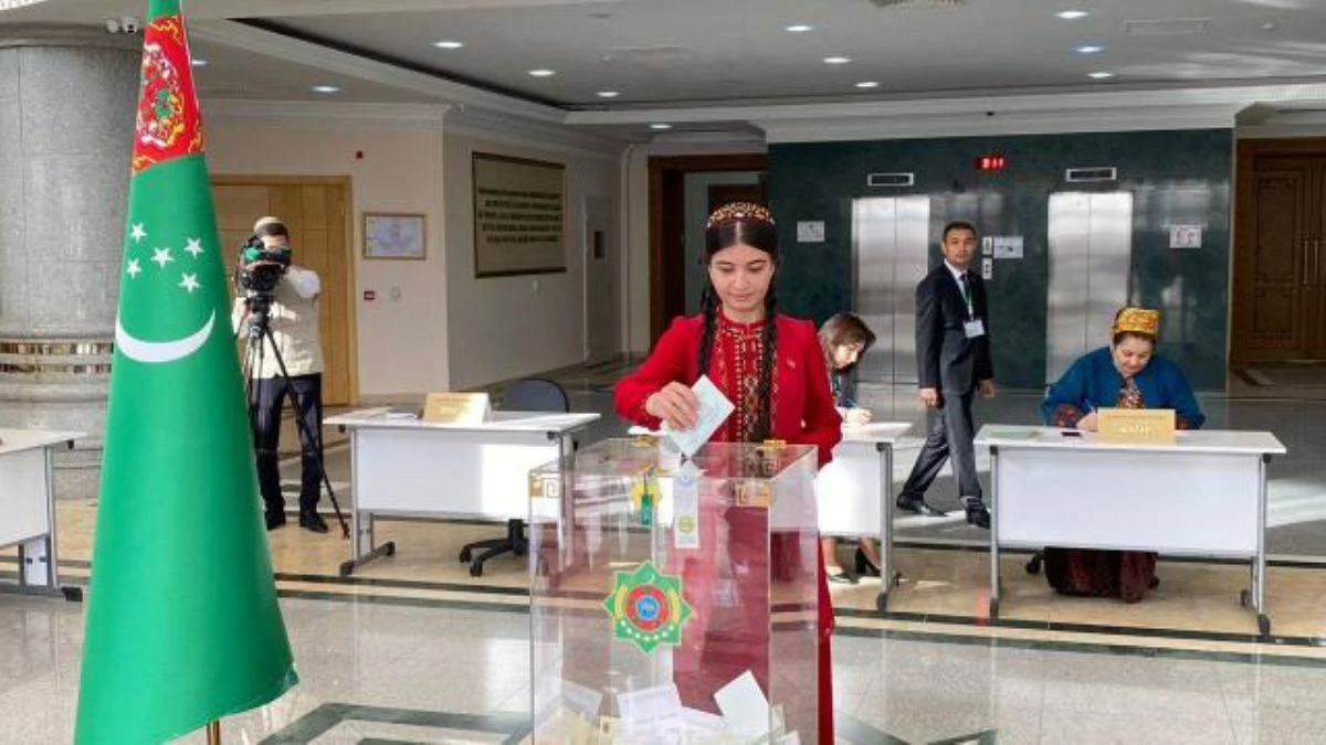 Türkmenistan'da milletvekilliği seçimleri için oy verme işlemleri başladı