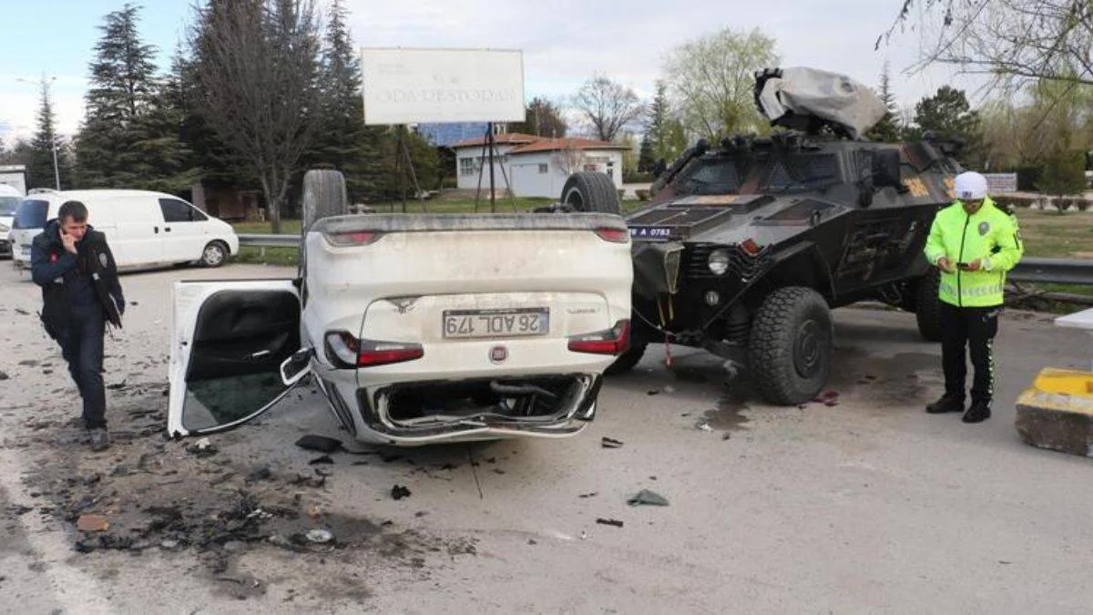 Uygulama noktasına daldı, 5 polis yaralandı