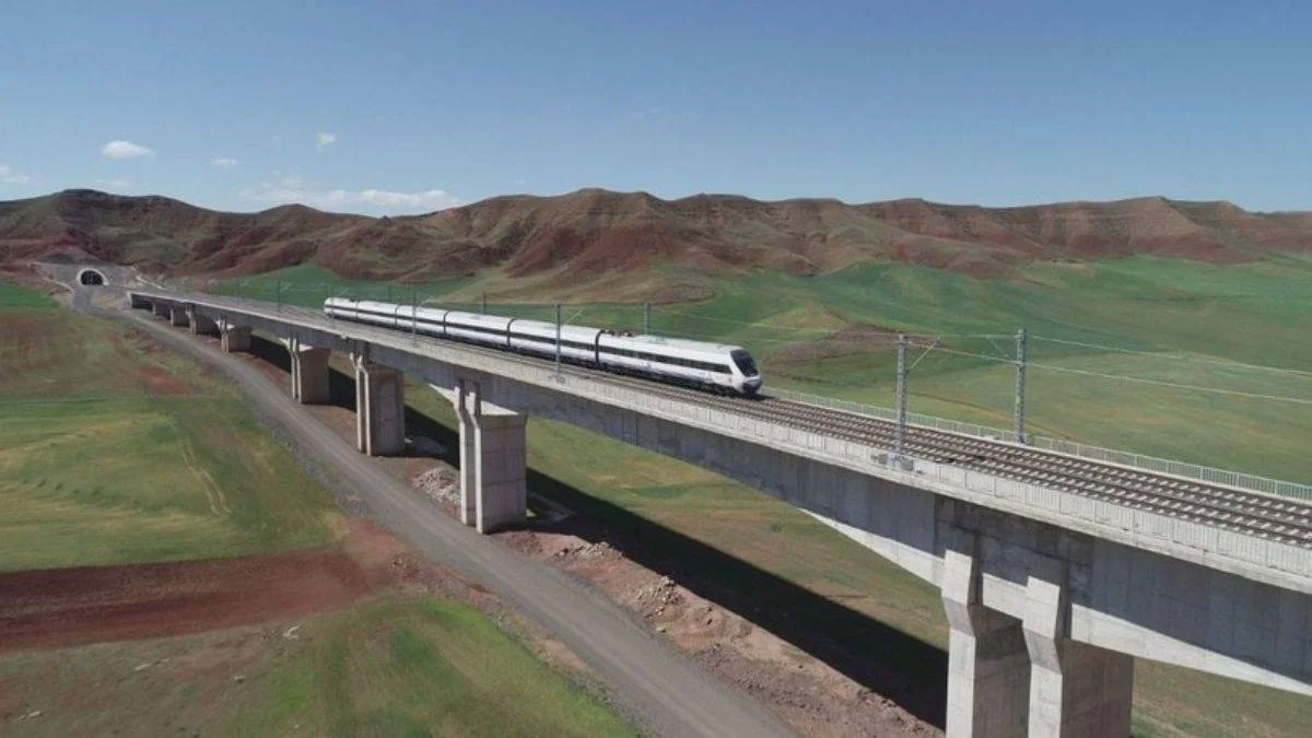 2 dakikalık Ankara-Sivas Hızlı Tren seyahati videosu