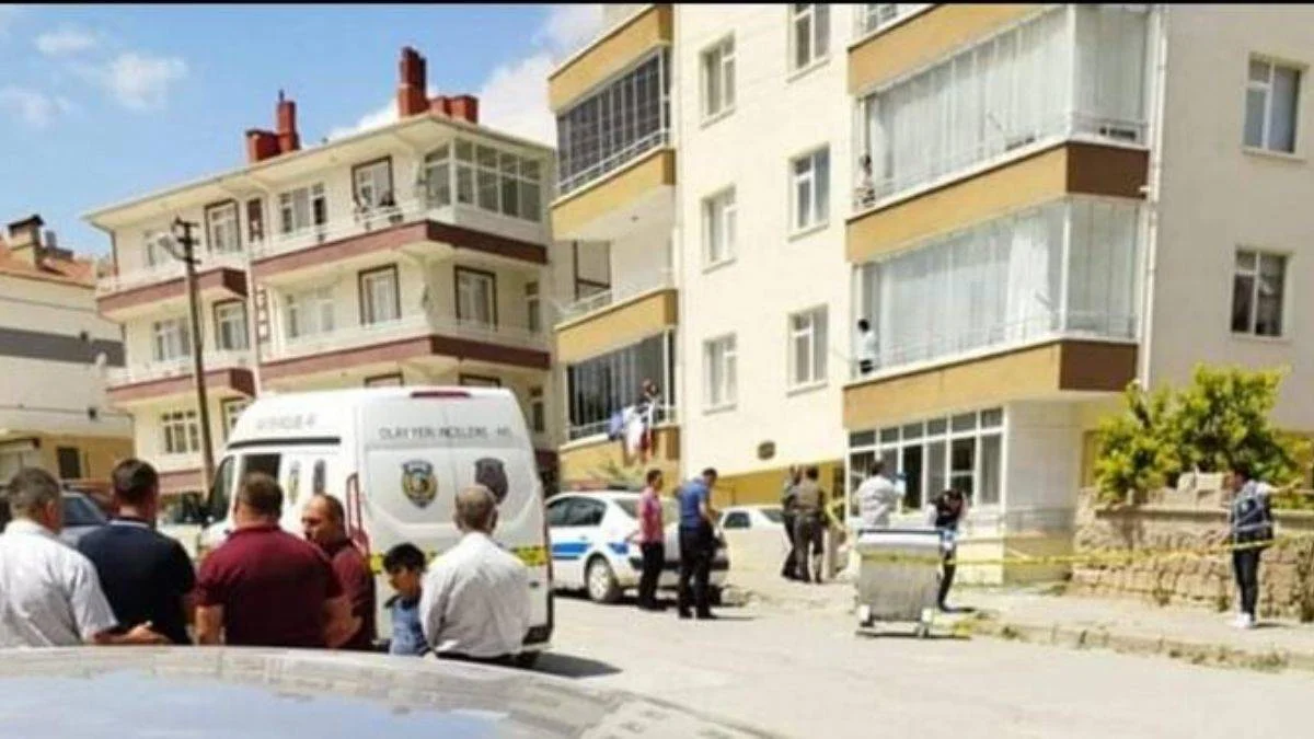 Ablasını telefonla gönderdiği fotoğraflar yüzünden öldürmüş