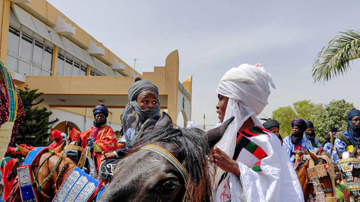 Afrika'daki Hausa kraliyetinin simgesi: Rawani