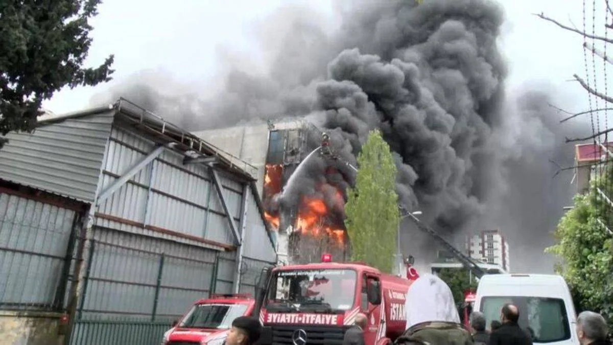 Akit gazetesi binasında büyük yangın