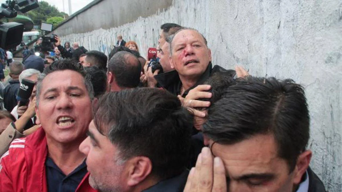Arjantin'de Buenos Aires Güvenlik Bakanı Berni, göstericilerin saldırısına uğradı