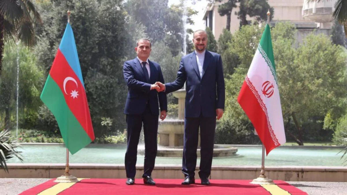 Azerbaycan ve İranlı dışişleri bakanları görüştü