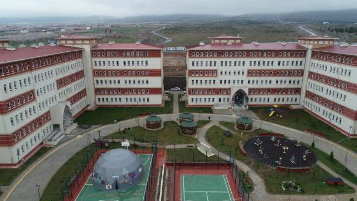 Bakan Kasapoğlu: KYK yurtları aynı şekilde hizmete devam edecek