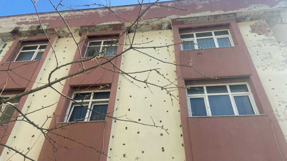 'Bu ne biçim test?' Binayı delik deşik ettiler
