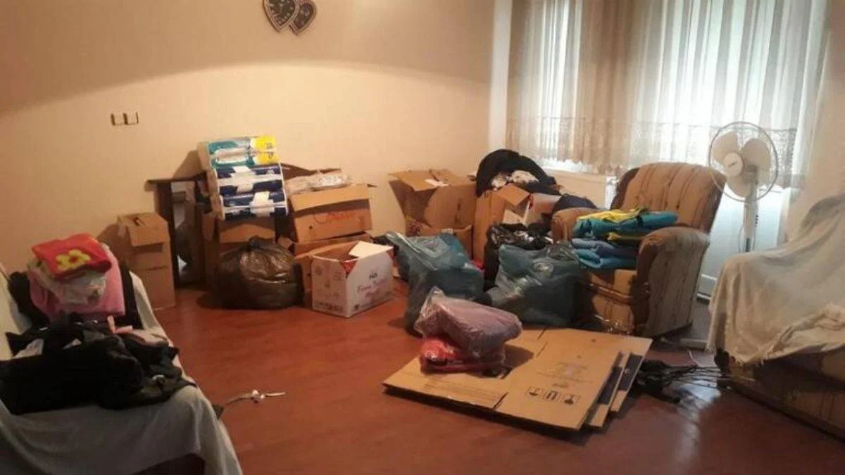 Depremzedelere ait malzemeleri çalan kadın yakalandı