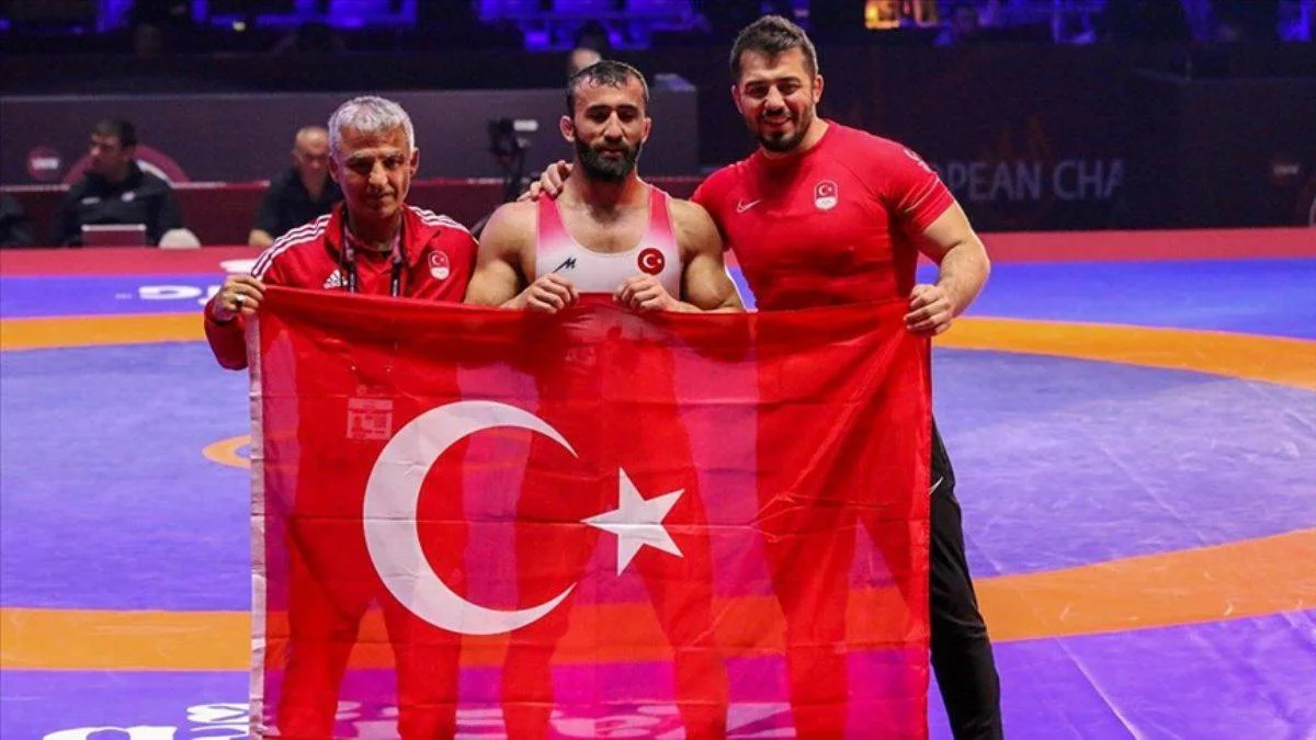 Milli güreşçiler 17 madalya kazandı
