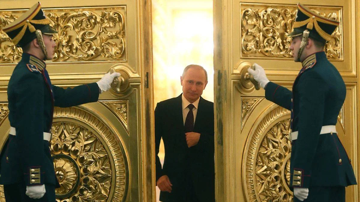 Putin imzaladı: Vatana ihanete müebbet hapis