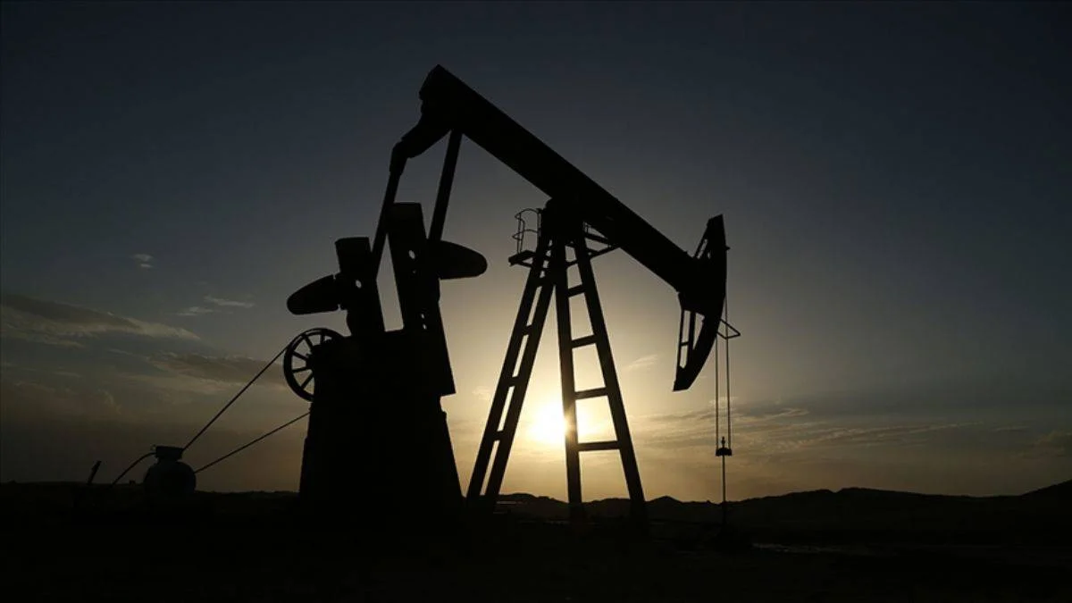 Rusya ve Suudi Arabistan'dan petrol azaltma kararı
