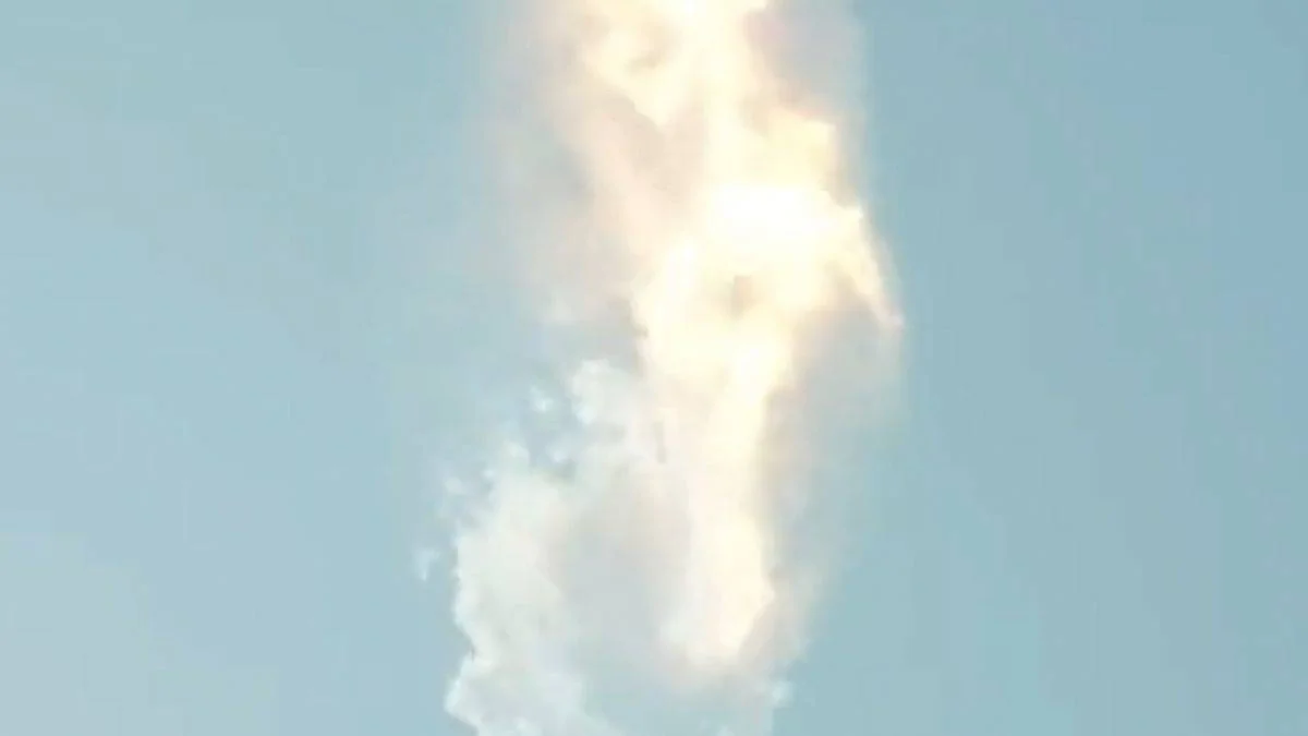 SpaceX'in en güçlü roketi 4 dakika sonra patladı!