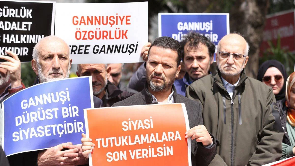 STK'lar Tunus Başkonsolosluğu önünde Gannuşi'ye özgürlük istedi