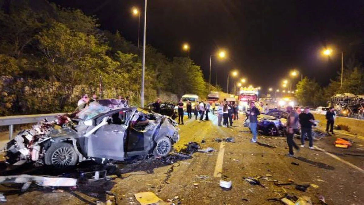 Adana'da zincirleme kaza: 7 ölü, 7 yaralı