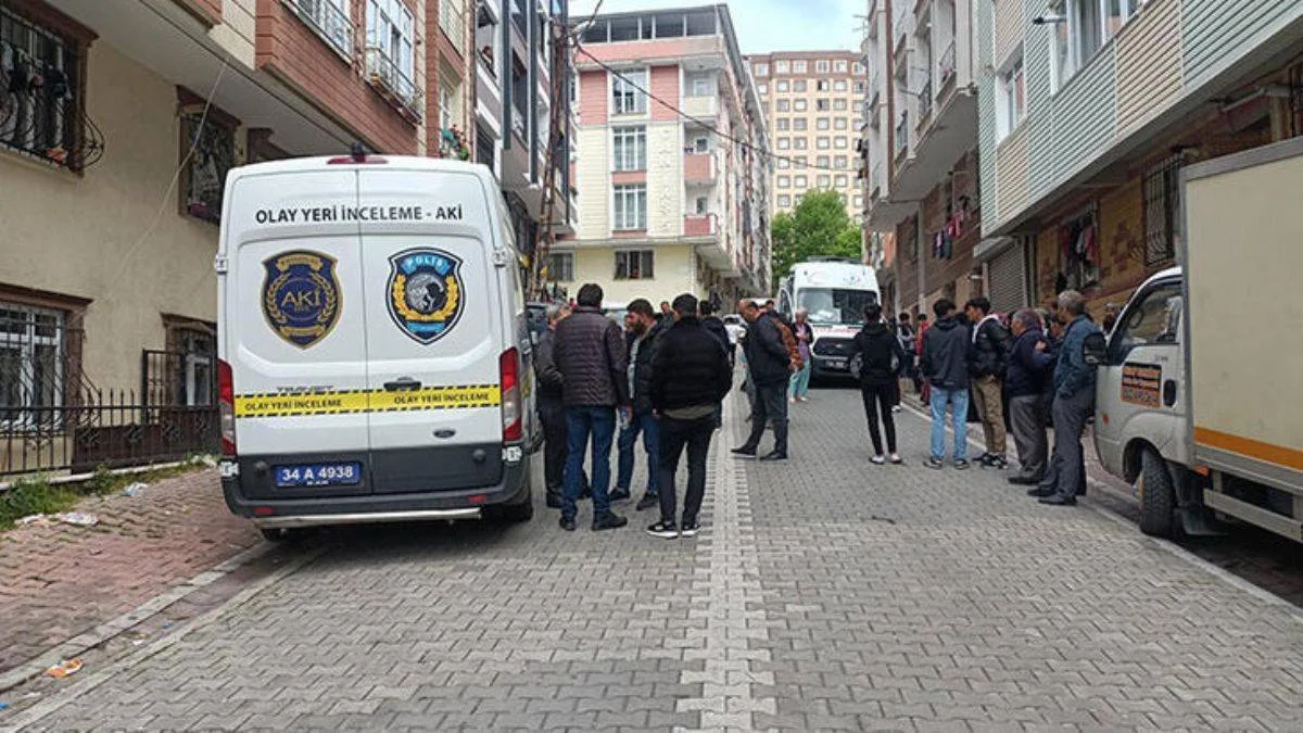 Annesini öldürüp intihar etti