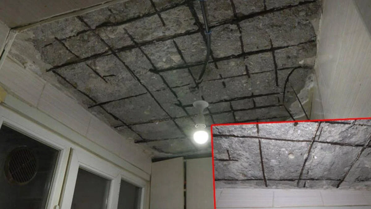 Balat'ta tavan betonu döküldü; midye kabukları ortaya çıktı