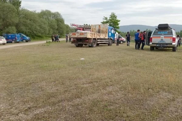 Bilecik'te facia! Gölete düşen otomobildeki 3 kişi öldü